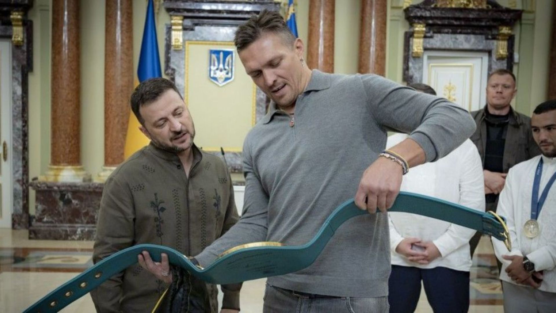 Владимир Зеленский и Александр Усик Владимир Зеленский и Александр Усик
