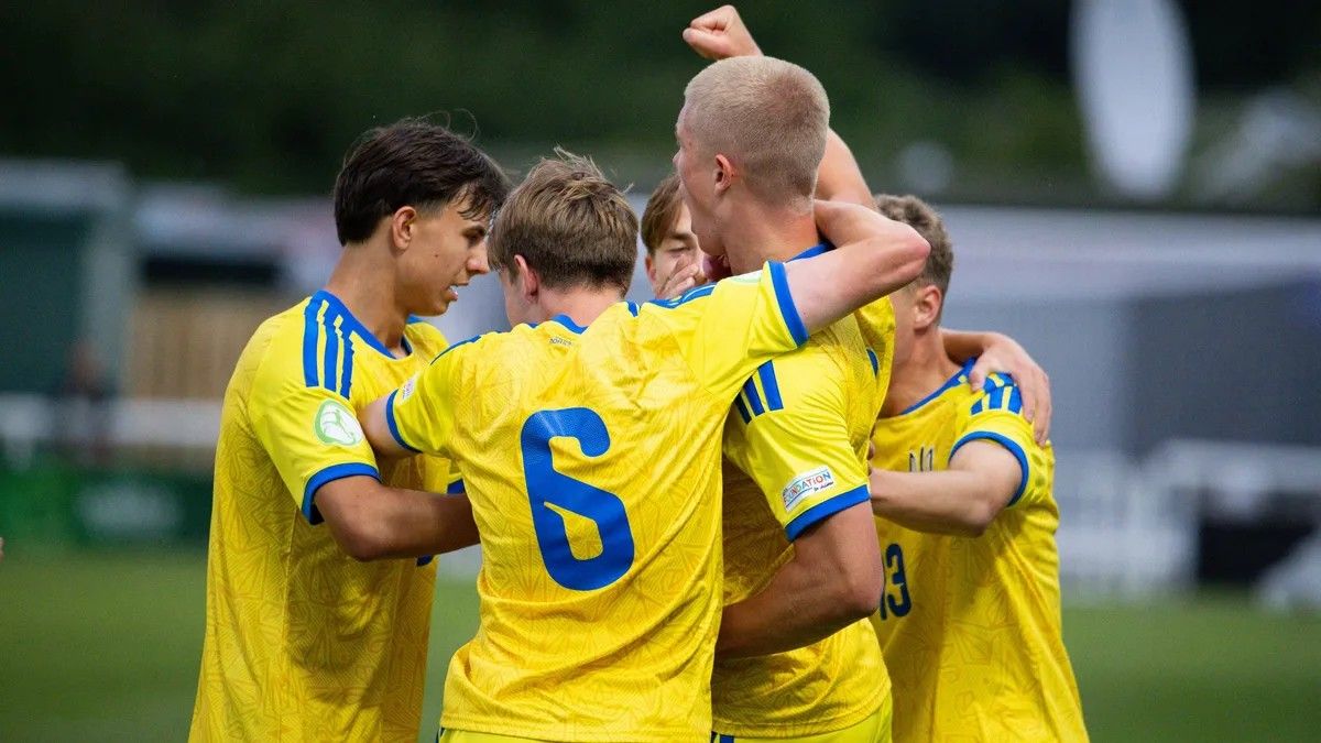 Футболіст збірної України Футболіст збірної України