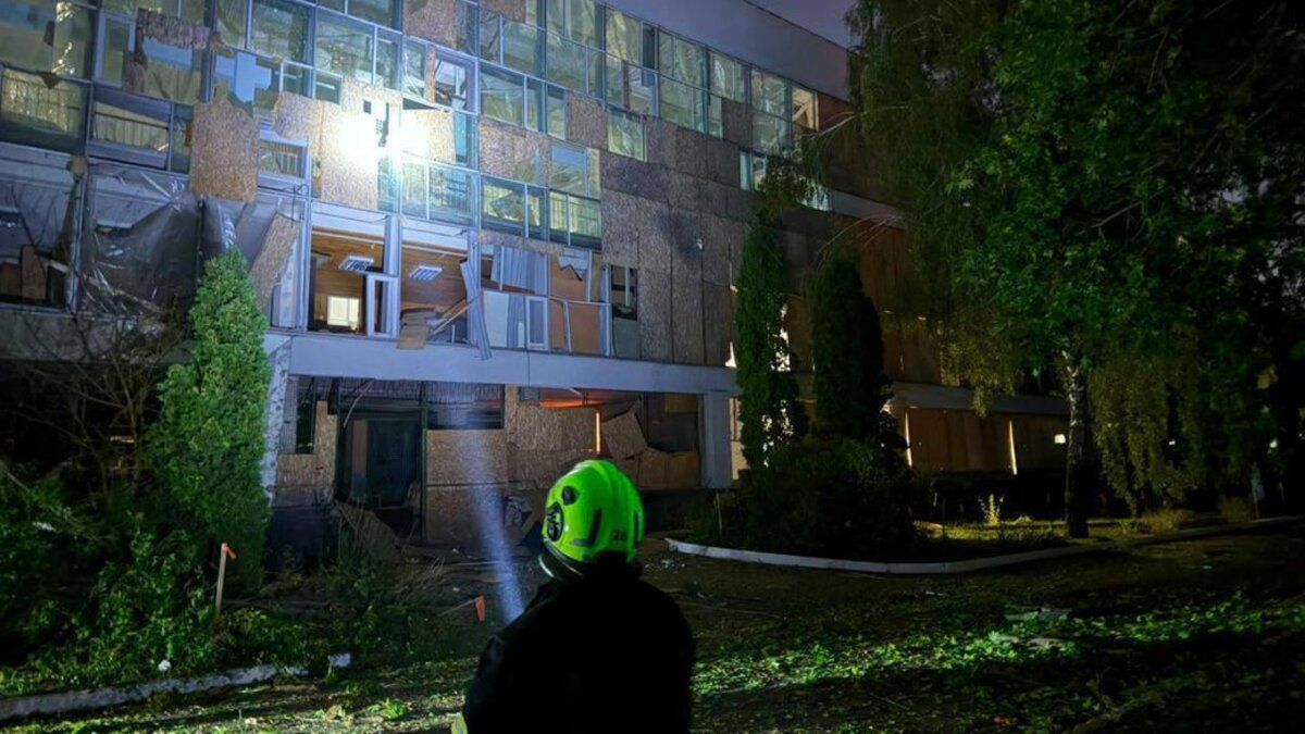 Россия совершила атаку на спортивный комплекс Киевского национального университета имени Шевченко