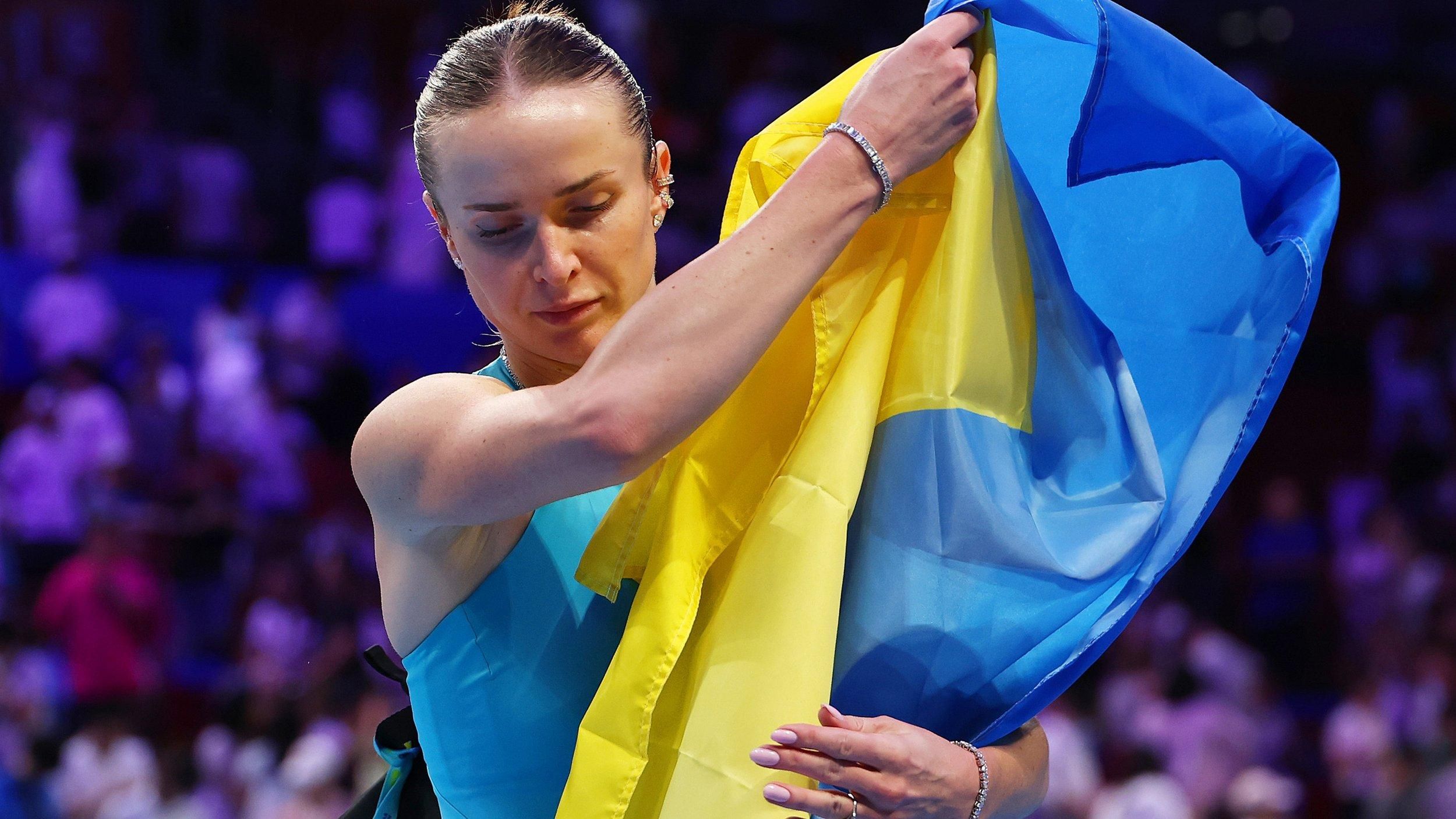 Еліна Світоліна з прапором України Еліна Світоліна з прапором України